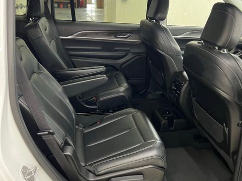 Used 2023 Jeep Grand Cherokee L Limited AWD/4WD image 8