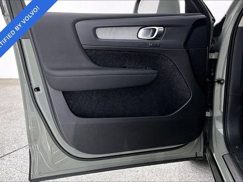 Certified 2025 Volvo XC40 B5 Plus AWD/4WD image 23