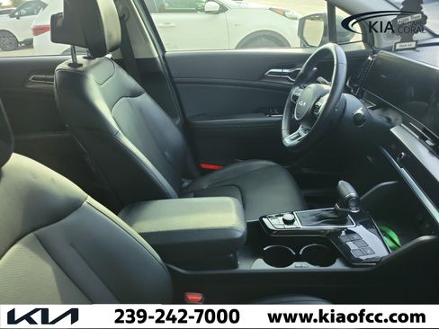 Used 2024 Kia Sportage EX FWD image 9