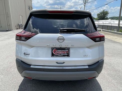 Used 2023 Nissan Rogue SV FWD image 3