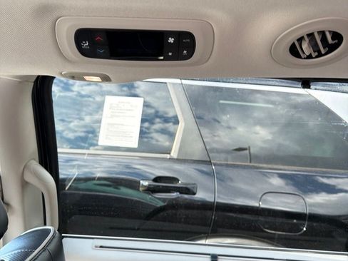 Used 2024 Chrysler Pacifica Limited FWD image 14