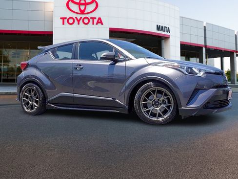 Used 2019 Toyota C-HR XLE FWD image 4
