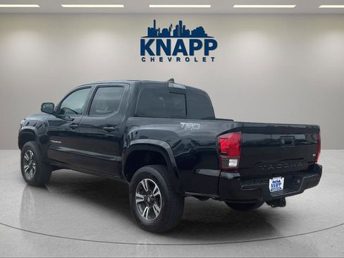 Used 2019 Toyota Tacoma TRD Sport w/ Technology Package image 4