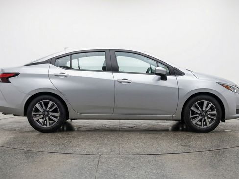 Used 2025 Nissan Versa SV image 11