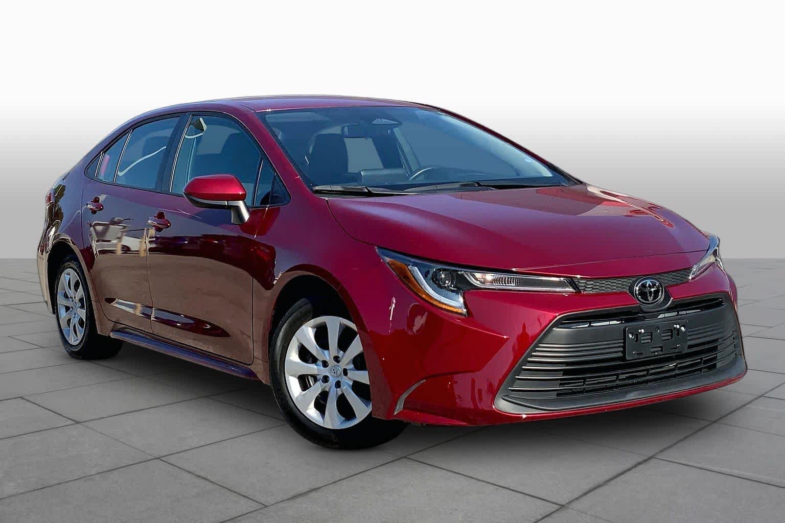 Used 2025 Toyota Corolla LE FWD image 3