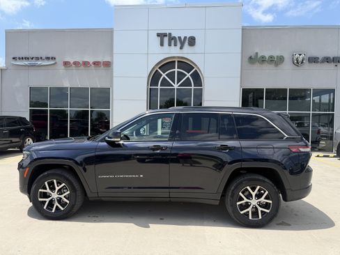 Used 2024 Jeep Grand Cherokee Limited AWD/4WD image 39