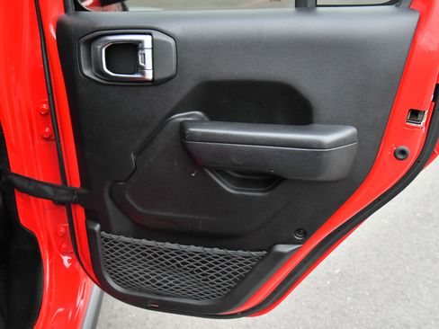 Used 2023 Jeep Wrangler Unlimited Rubicon image 40