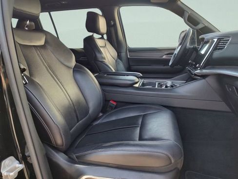 Certified 2024 Jeep Wagoneer L Series III w/ Flexible Seating Group AWD/4WD image 26