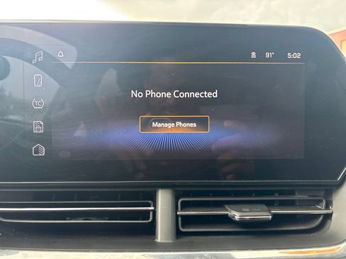 Used 2025 Chevrolet Trax LT FWD image 24