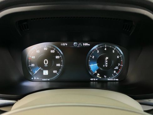 Used 2021 Volvo XC60 T5 Momentum w/ Premium Package FWD image 14