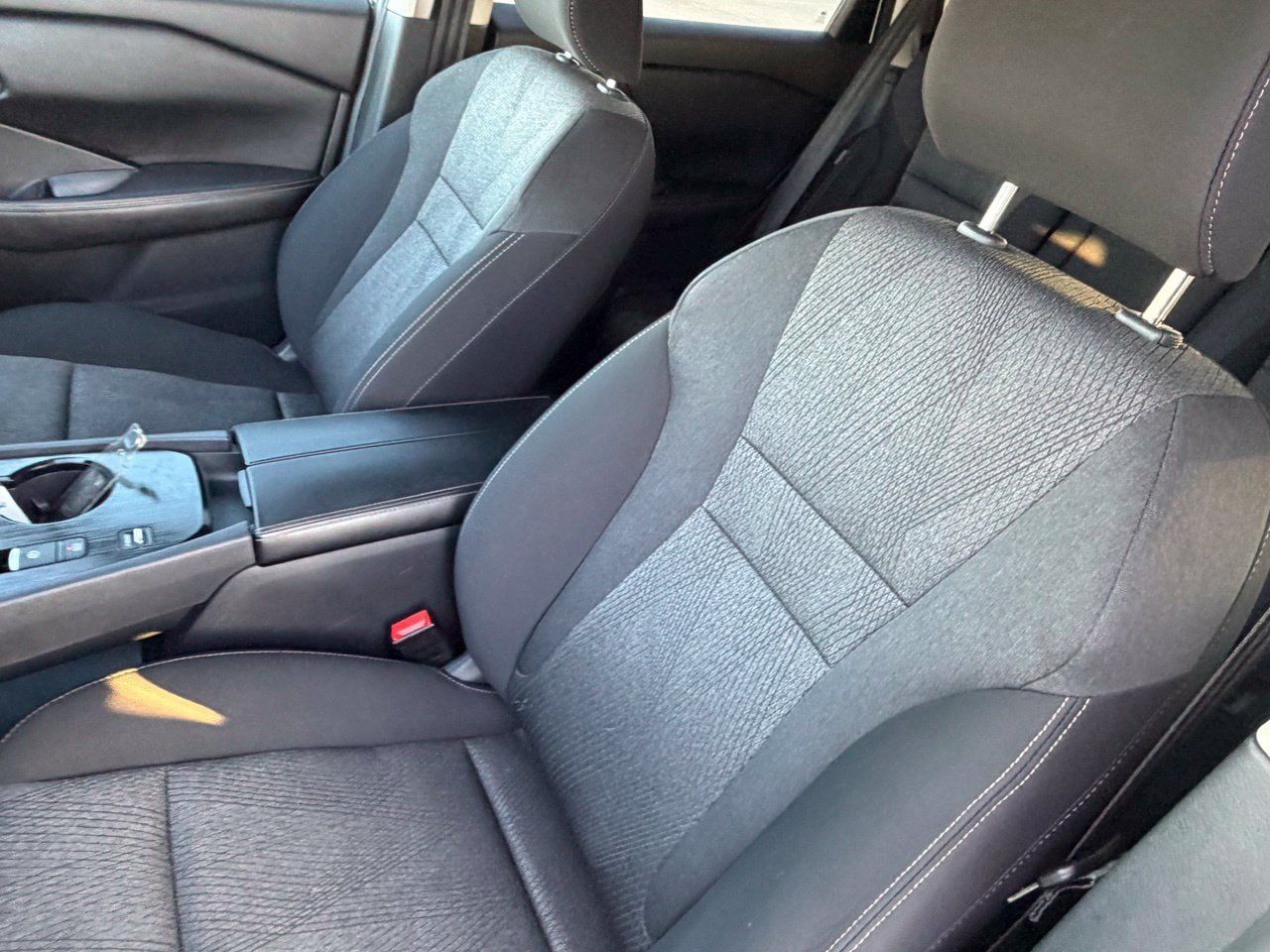 Certified 2024 Nissan Rogue SV FWD image 30