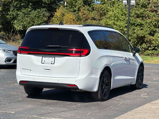Used 2023 Chrysler Pacifica Touring-L w/ S Appearance Package FWD image 38