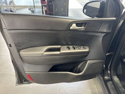 Used 2022 Kia Sportage LX FWD image 25