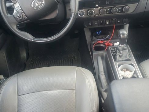 Used 2021 Toyota Tacoma TRD Sport w/ Technology Package image 10