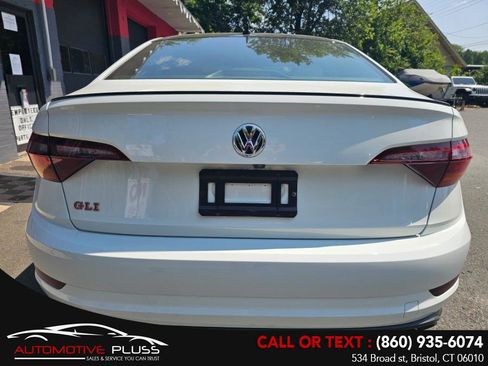 Used 2019 Volkswagen Jetta GLI image 3