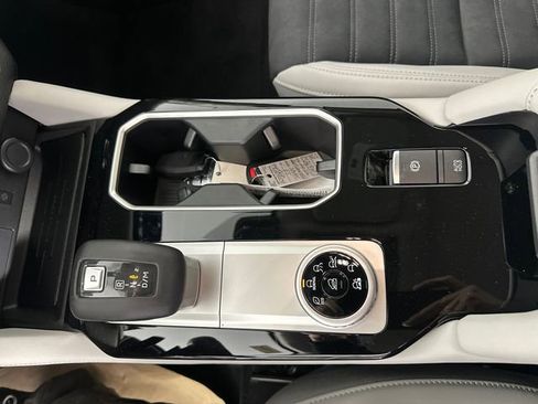 New 2026 Mitsubishi Outlander SE image 32