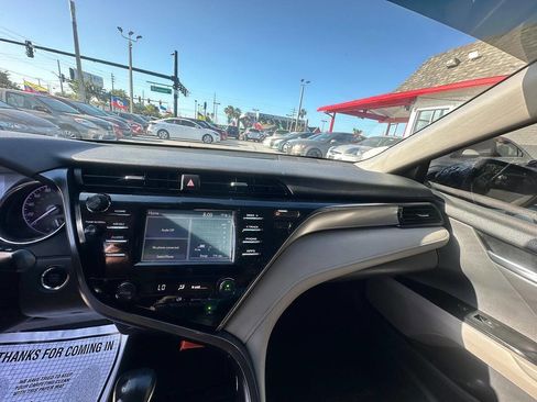 Used 2019 Toyota Camry SE w/ Convenience Package image 2
