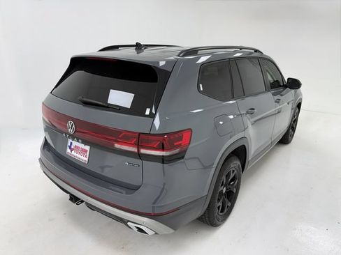 Used 2024 Volkswagen Atlas Peak Edition SE AWD/4WD image 40