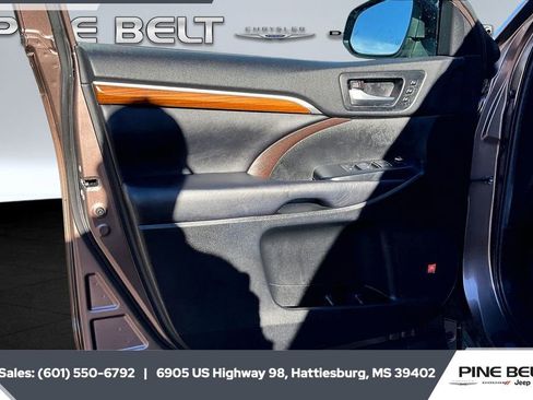 Used 2019 Toyota Highlander Limited image 16