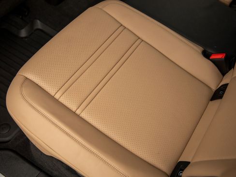 Certified 2026 Porsche Cayenne Coupe AWD/4WD image 34