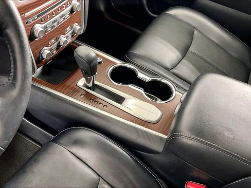 Used 2019 Nissan Pathfinder Platinum image 19