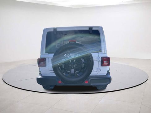 Used 2025 Jeep Wrangler Sahara image 19