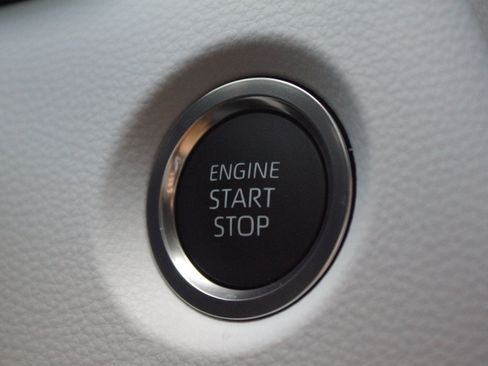 Used 2026 Toyota Corolla SE FWD image 4
