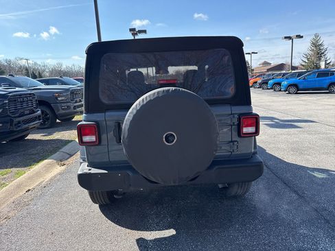 Used 2024 Jeep Wrangler Sport S image 9