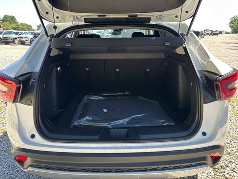New 2026 Chevrolet Trax LT w/ LT Convenience Package FWD image 10