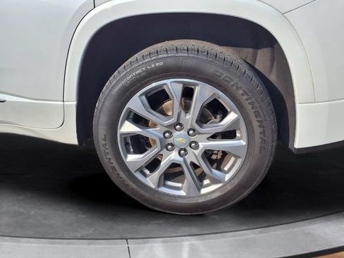 Certified 2018 Chevrolet Traverse Premier w/ Driver Confidence II Package FWD image 18