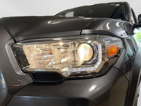 Used 2022 Toyota Tacoma TRD Off-Road AWD/4WD image 13