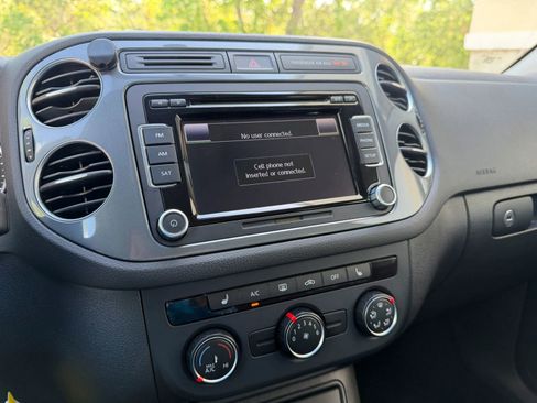 Used 2015 Volkswagen Tiguan SE FWD image 35