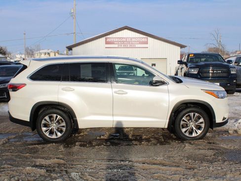 Used 2015 Toyota Highlander XLE image 1