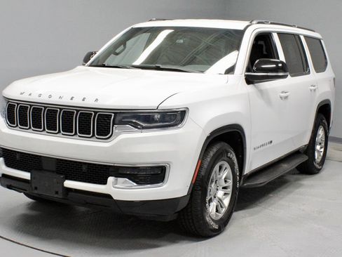 Used 2023 Jeep Wagoneer 2WD image 8