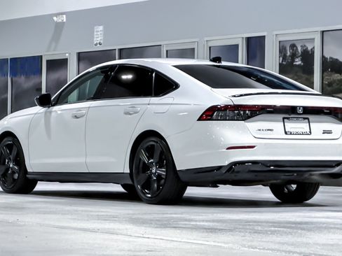 Used 2023 Honda Accord Sport image 3