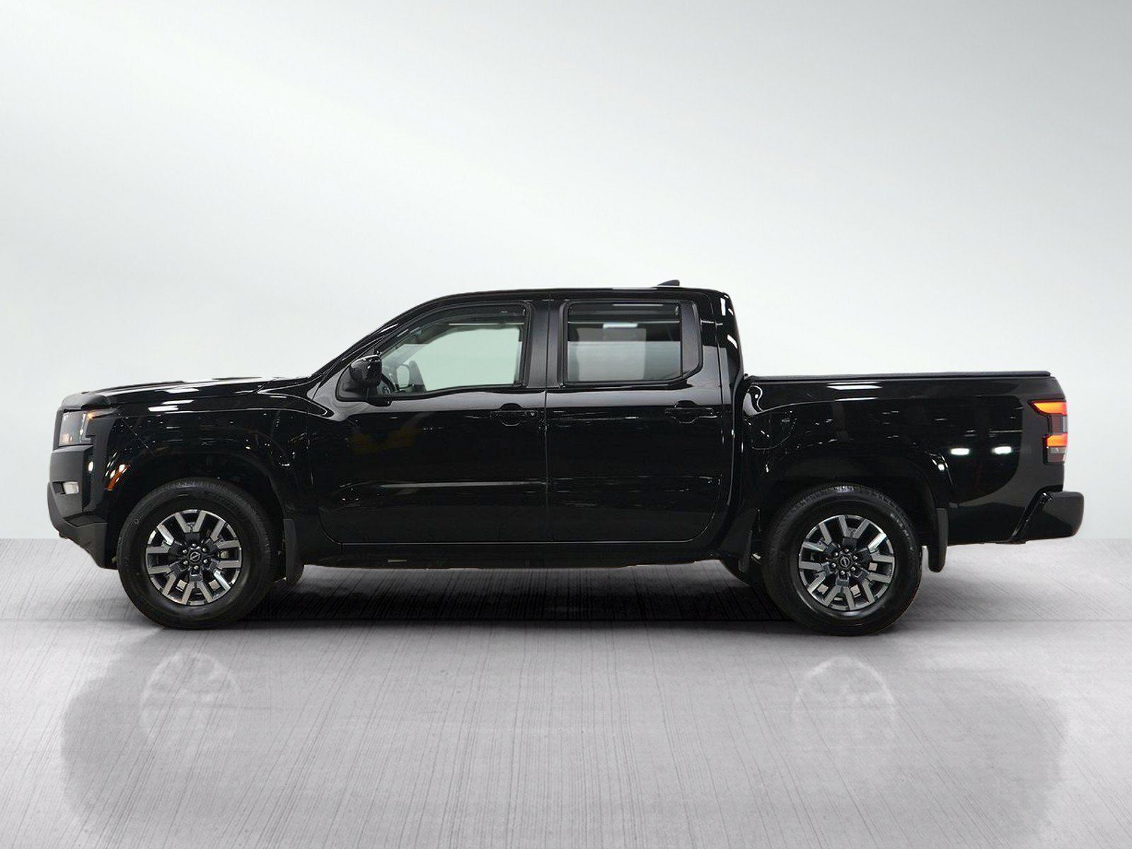 Used 2023 Nissan Frontier SV w/ SV Convenience Package AWD/4WD image 2