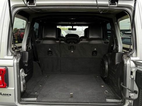 Used 2021 Jeep Wrangler Unlimited Sahara image 34