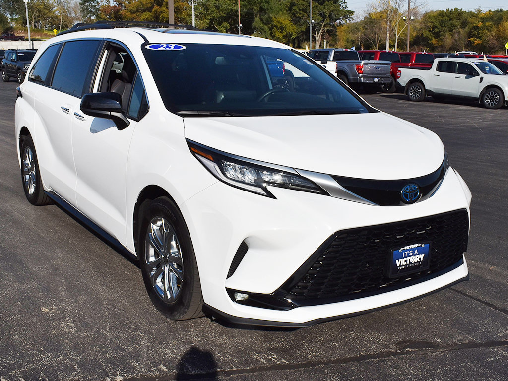 Used 2023 Toyota Sienna XSE w/ XSE Plus Package AWD/4WD image 16