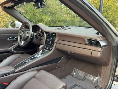 Used 2019 Porsche 911 image 67