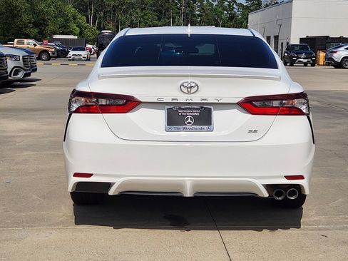 Used 2022 Toyota Camry SE FWD image 8