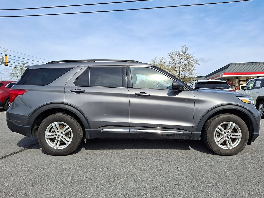 Used 2023 Ford Explorer XLT w/ Equipment Group 202A AWD/4WD image 10