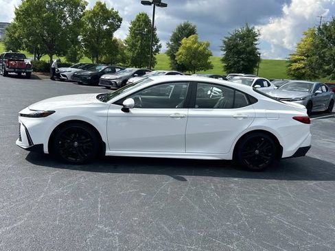 Used 2025 Toyota Camry SE w/ Convenience Package FWD image 7