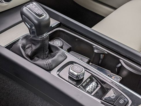 Used 2020 Volvo S60 T5 Inscription image 19