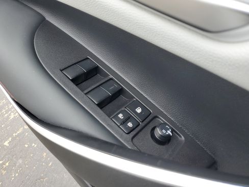 Used 2025 Toyota Corolla SE image 30