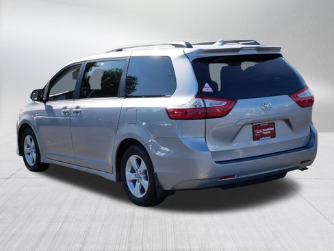 Certified 2018 Toyota Sienna LE FWD image 5