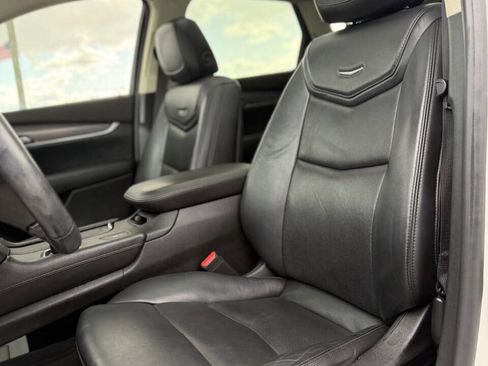 Used 2018 Cadillac XT5 Luxury w/ Driver Awareness Package image 11