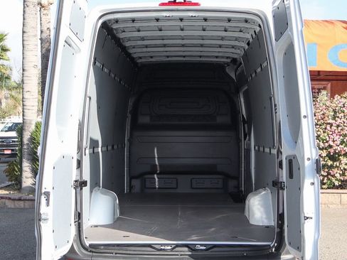 Used 2025 Mercedes-Benz Sprinter 2500 image 8