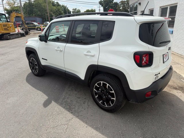 Used 2023 Jeep Renegade Latitude AWD/4WD image 9
