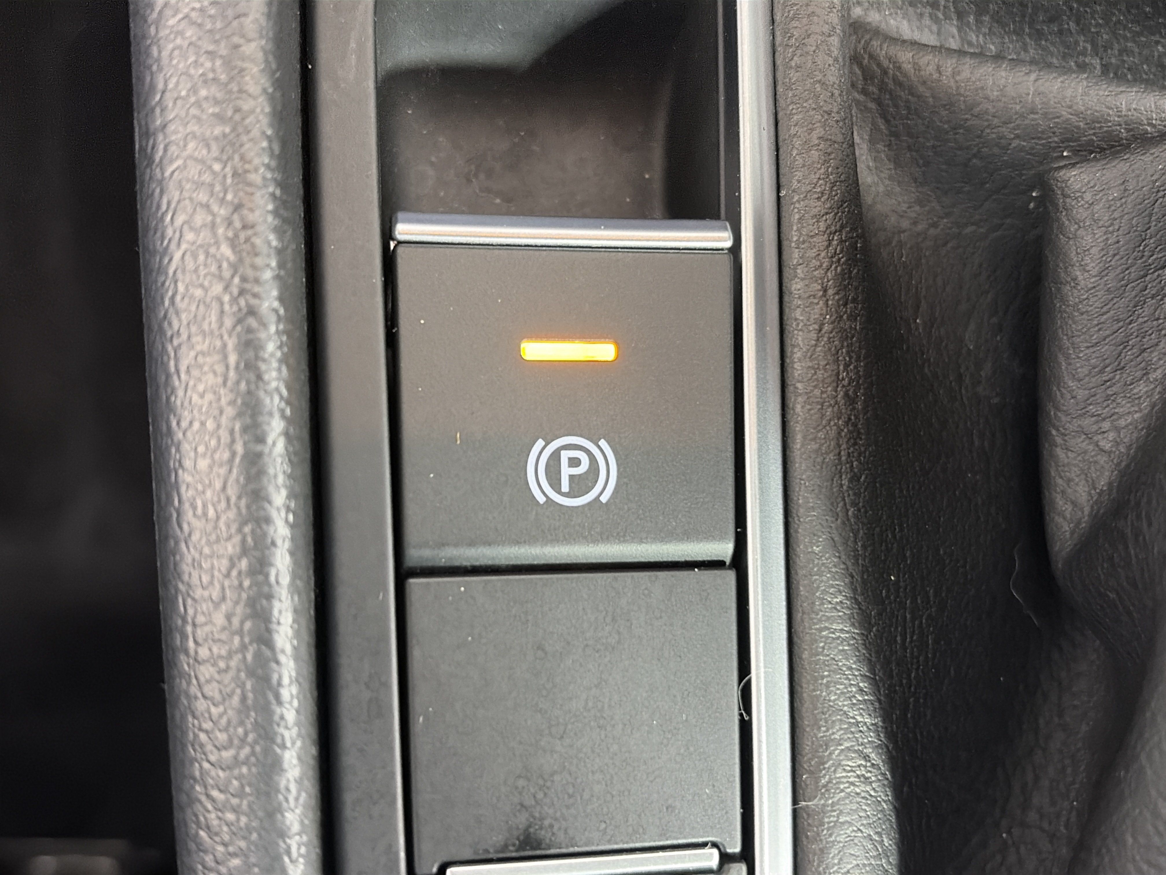 Used 2025 Volkswagen Jetta SE FWD image 27