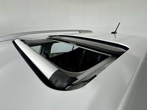 Used 2023 Hyundai Venue SEL w/ Cargo Package FWD image 12